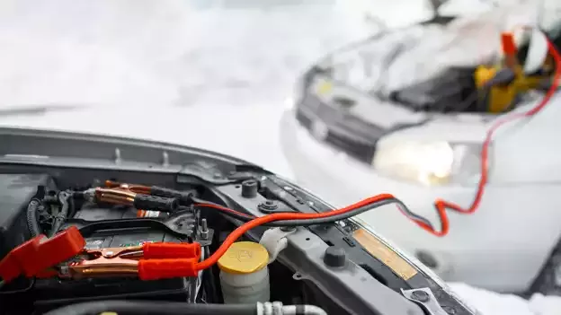 Câble Pour Que La Batterie De Voiture Morte De Charge Presse