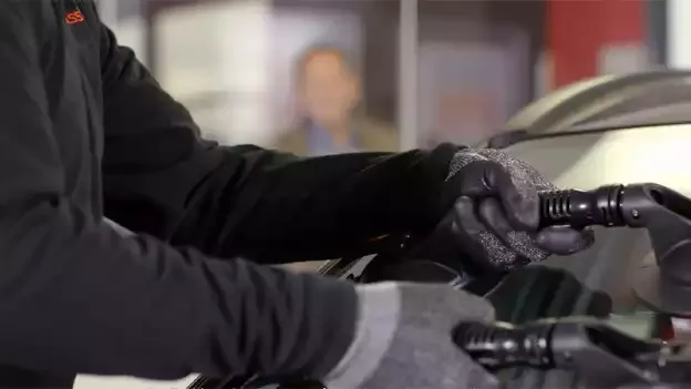 6139 -changer-pare-brise-renault-kangoo-vehicule