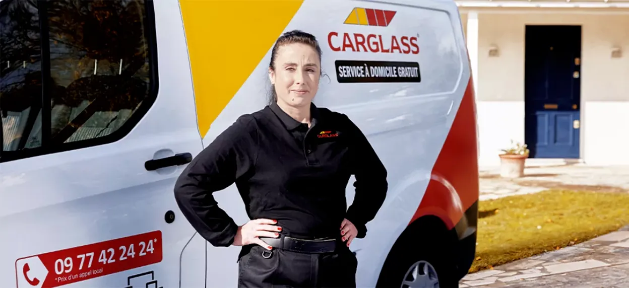 camion-deplacement-a-domcile-avec-une-technicienne-carglass